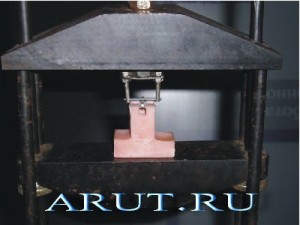 Рис. 2. Испытание методом трёхточечного изгиба.