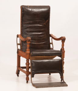 Первое регулируемой стоматологическое кресло