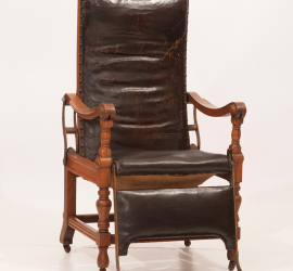 Первое регулируемой стоматологическое кресло