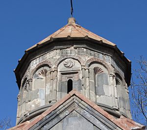 Церковь Святого Маштоца, Гарни